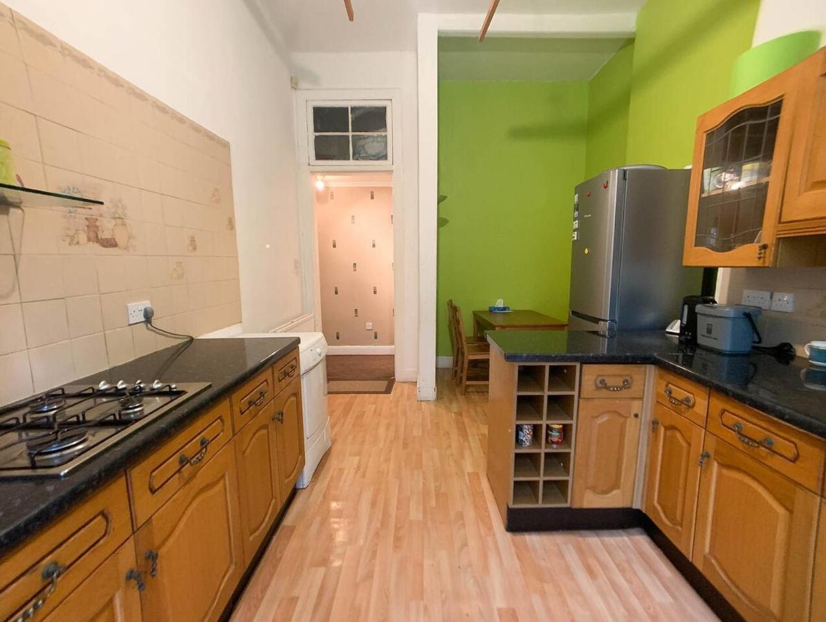 Large Glasgow South Family Home - Free Parking Eksteriør bilde
