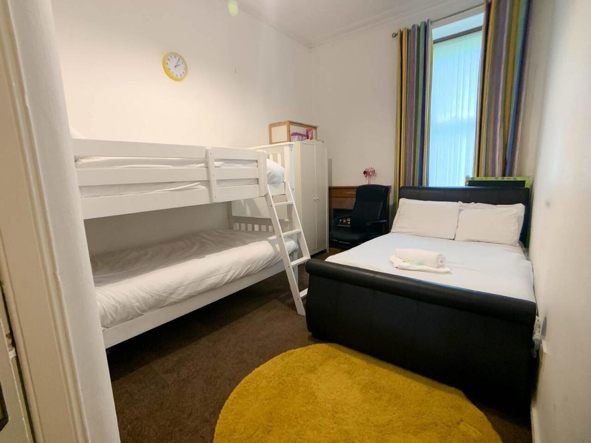 Large Glasgow South Family Home - Free Parking Eksteriør bilde