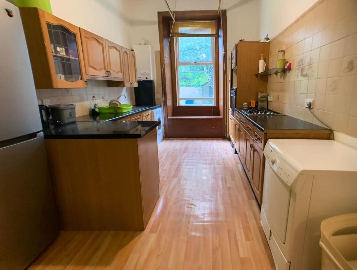 Large Glasgow South Family Home - Free Parking Eksteriør bilde